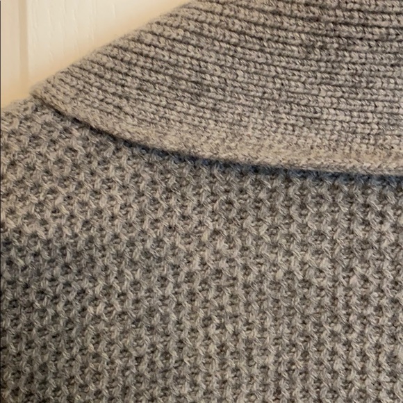 GAP *Grey* Knit Collar Cardigan w/ Wooden Toggles - Picture 5 of 7